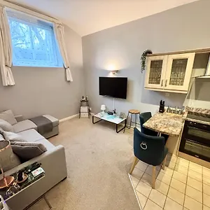  Apartment County House Centre With Parking Sleeps 4 United Kingdom