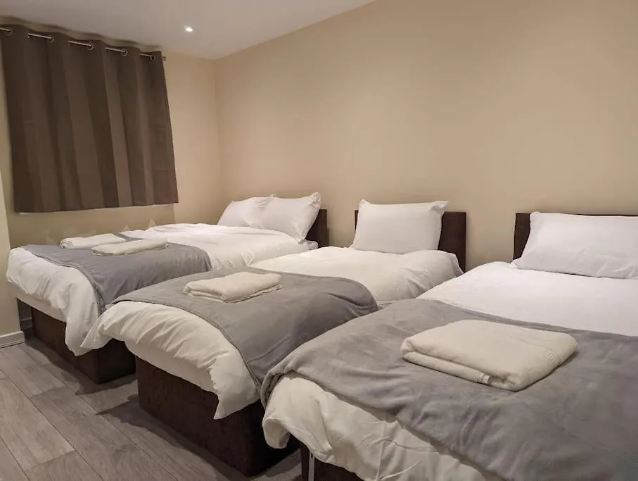 Newly Launched Two Bedroom House By Den Accommodation Short Lets & Serviced Accommodation With Garden London 0*,