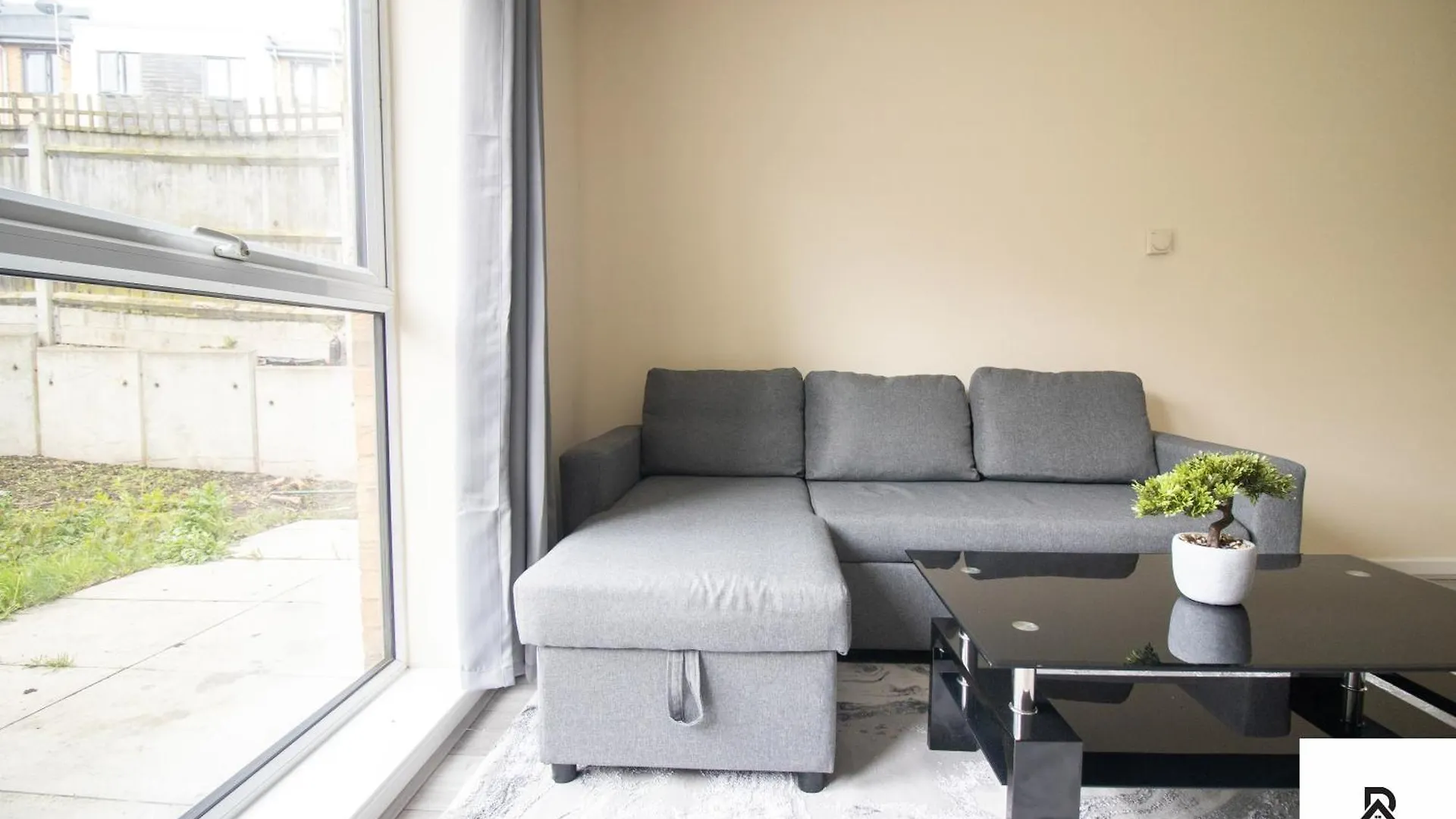 Newly Launched Two Bedroom House By Den Accommodation Short Lets & Serviced Accommodation With Garden Londýn Velká Británie