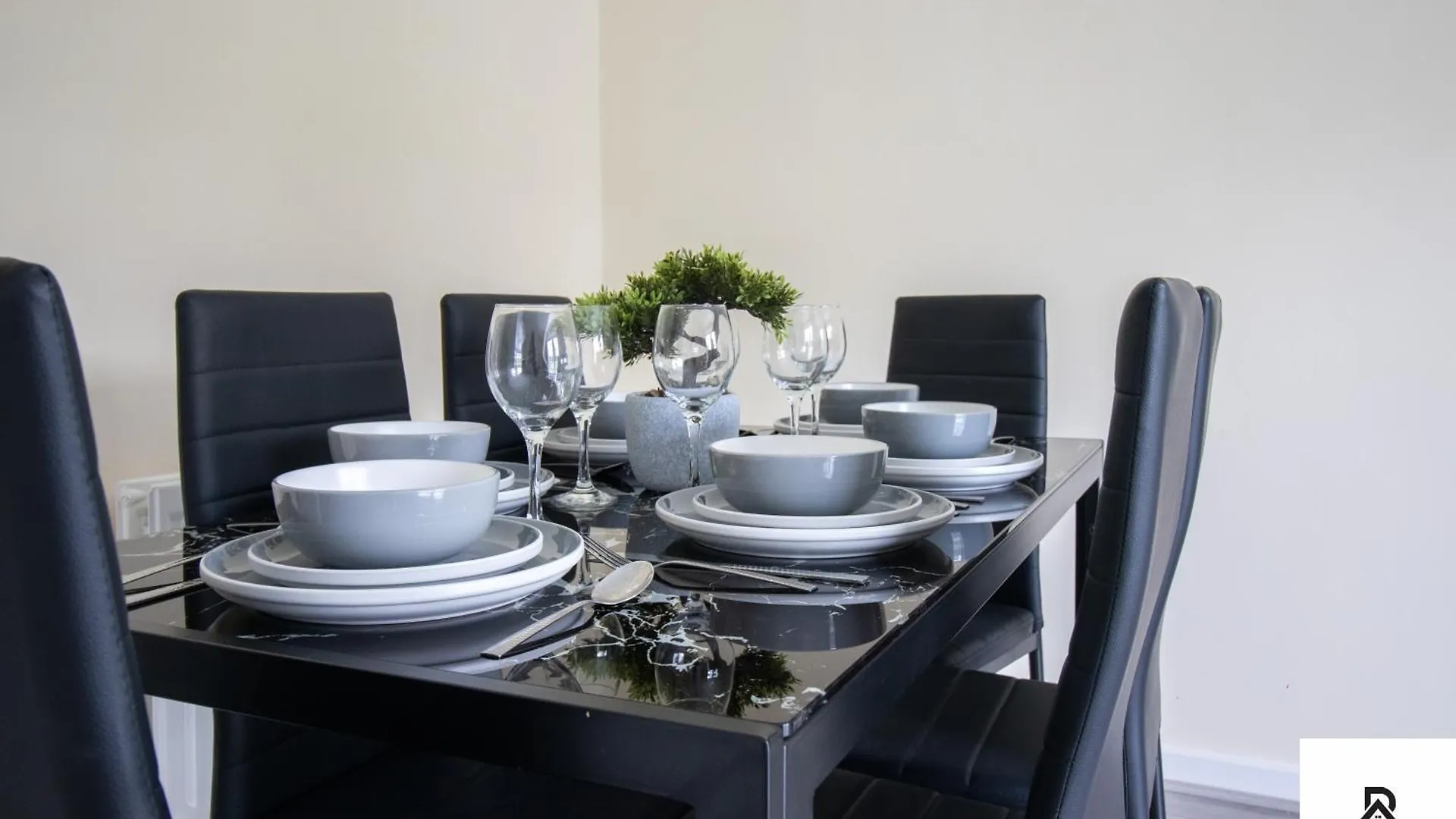 Newly Launched Two Bedroom House By Den Accommodation Short Lets & Serviced Accommodation With Garden London 0*,  United Kingdom